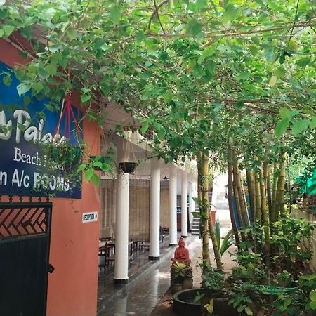 Sky Palace Beach Hotel 트리반드룸 외부 사진