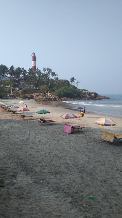 Sky Palace Beach Hotel 트리반드룸 외부 사진